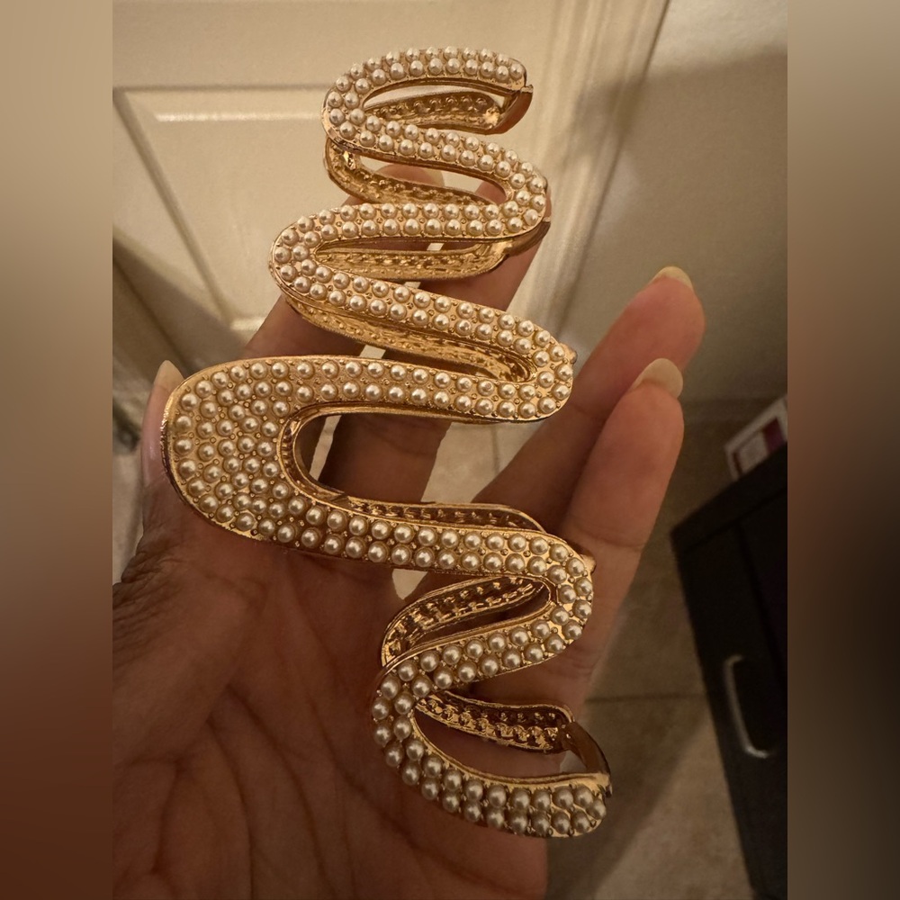 NWOT Elegant Gold and Pearl Women's Hair Clip - Picture 2 of 4